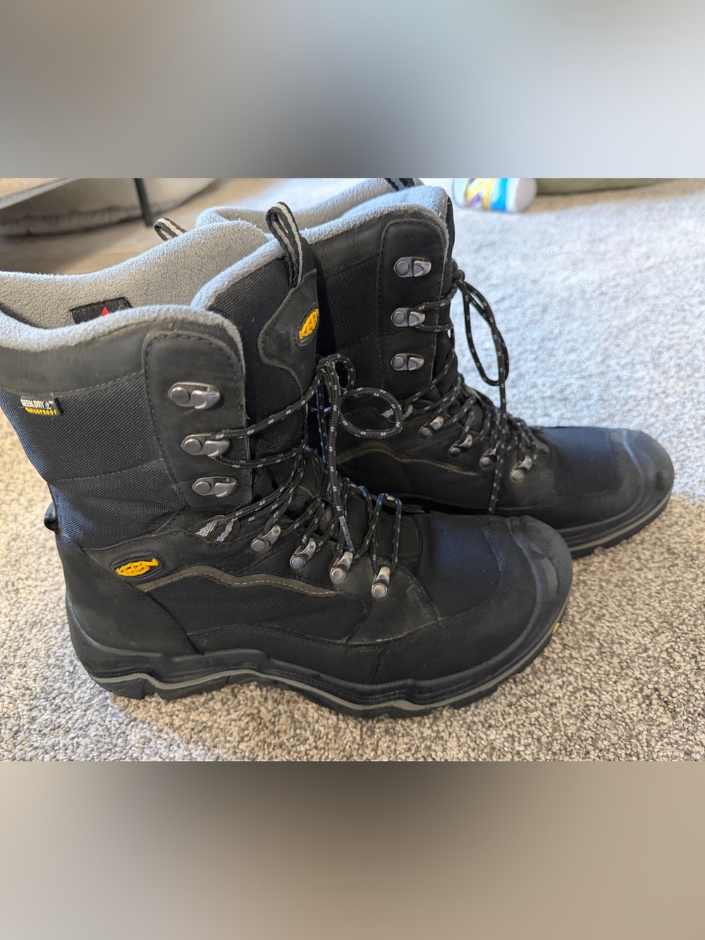 Keen Black Men's Lace-Up Winter Boots
